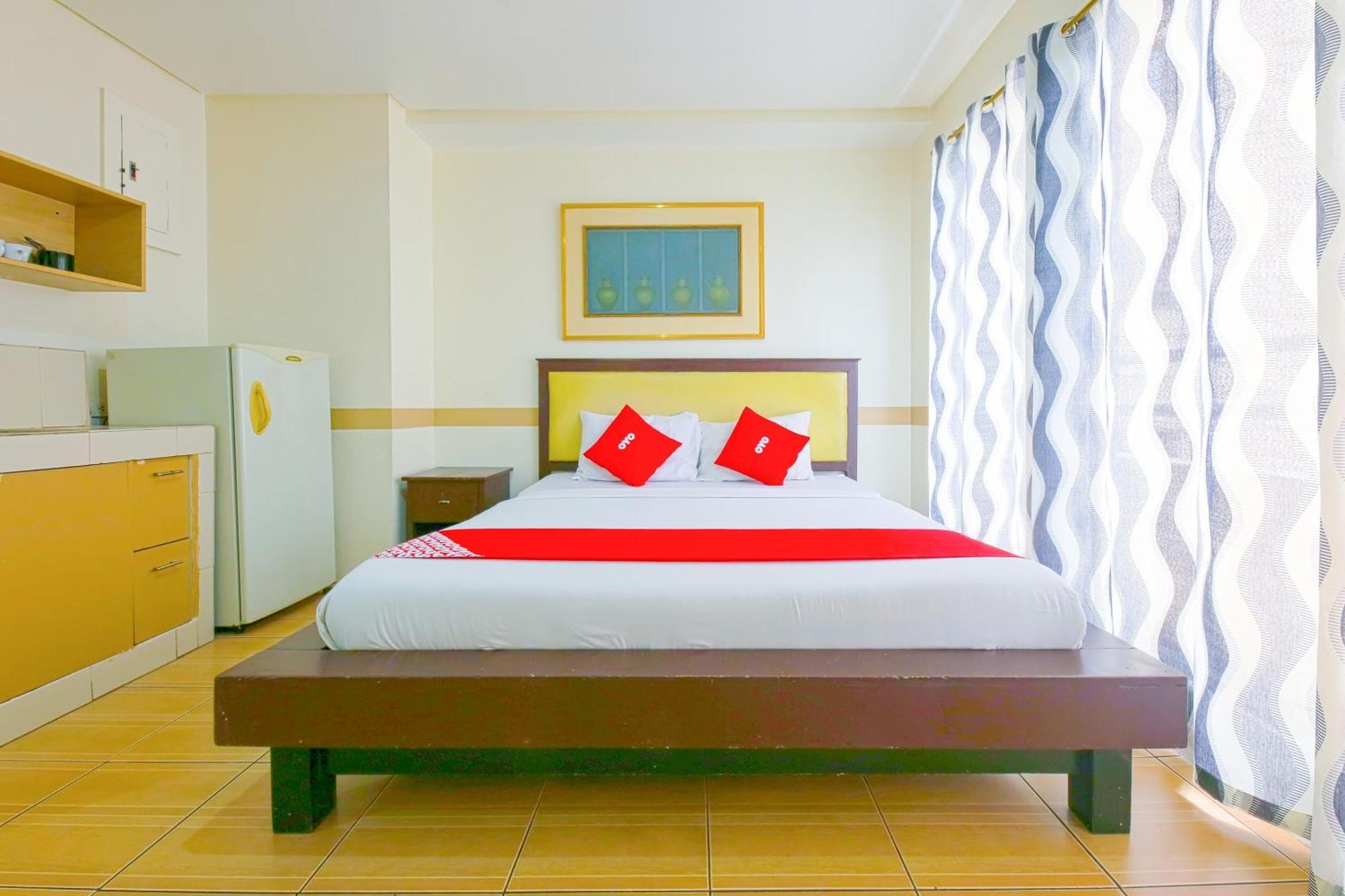 Oyo 769 Poblacion Suites Polaris Макати Экстерьер фото