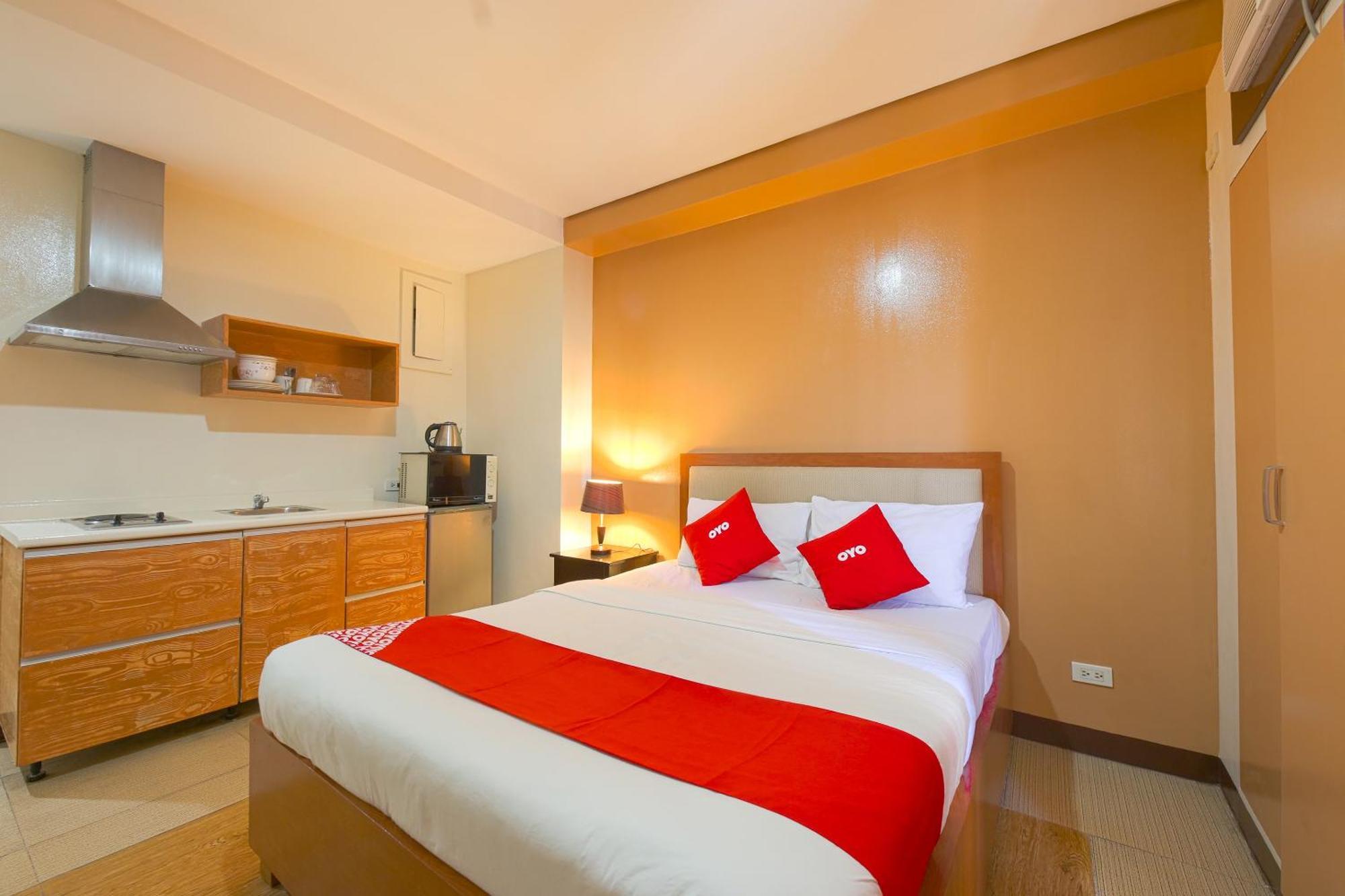 Oyo 769 Poblacion Suites Polaris Макати Экстерьер фото