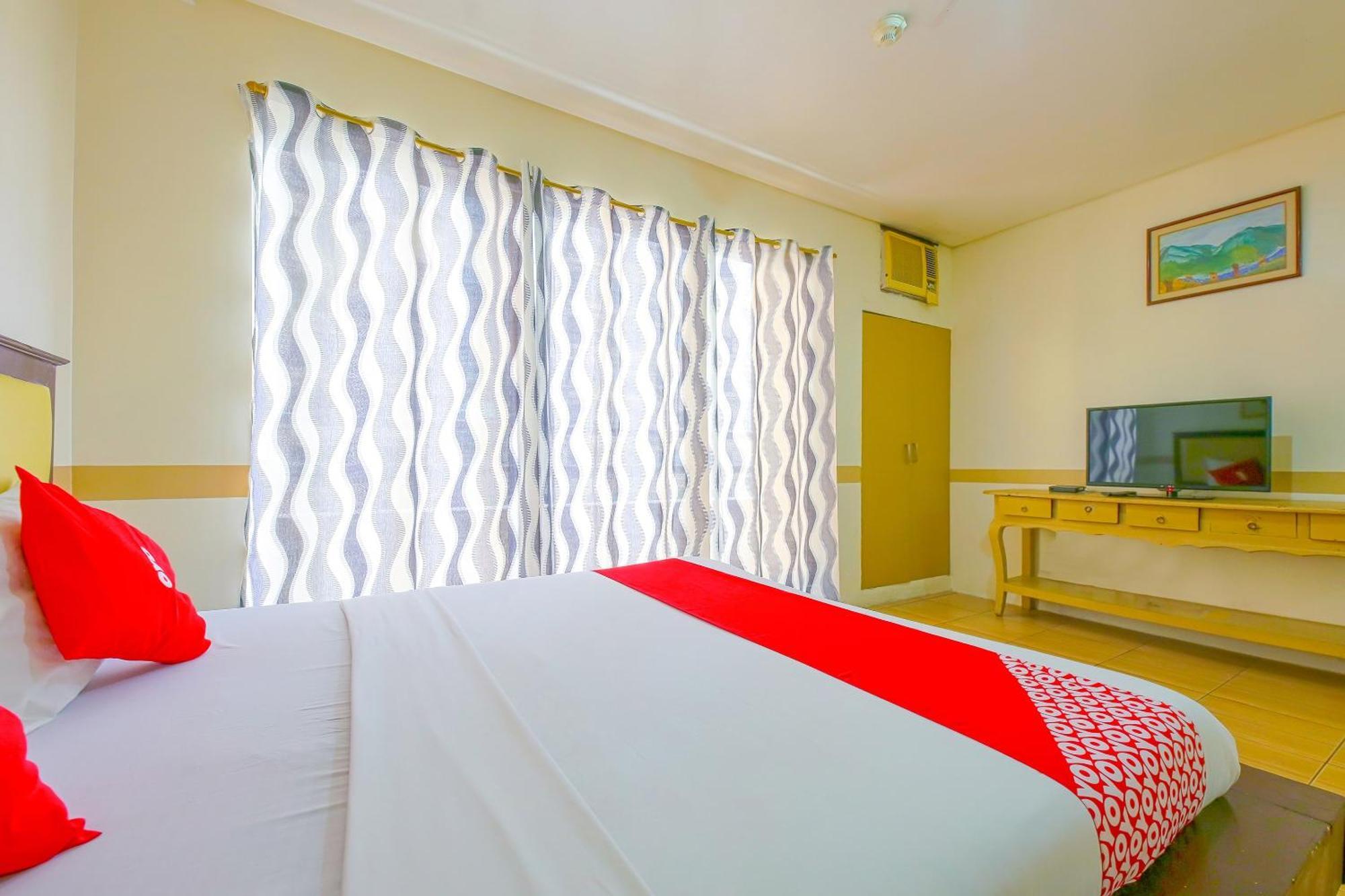 Oyo 769 Poblacion Suites Polaris Макати Экстерьер фото