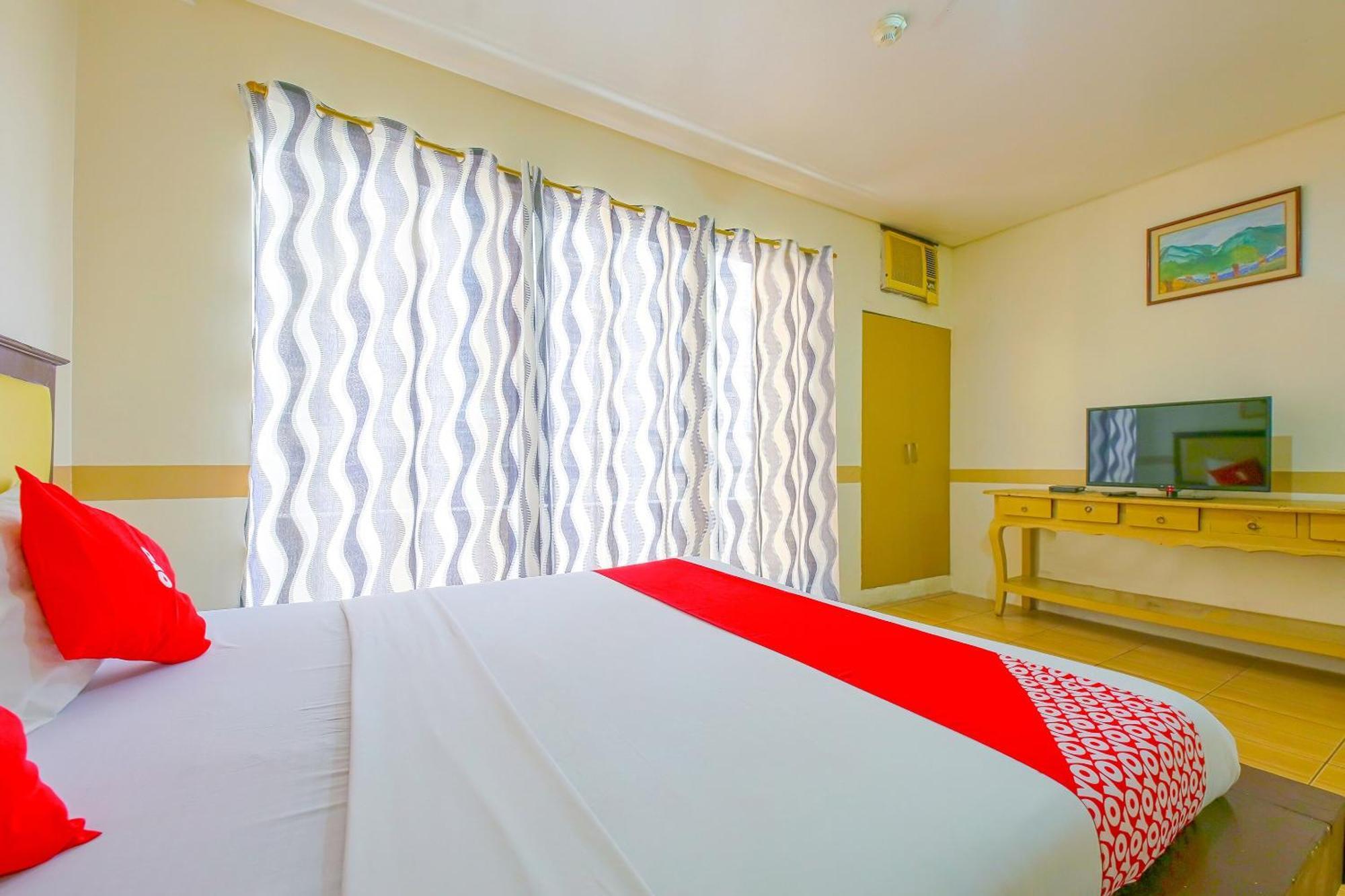 Oyo 769 Poblacion Suites Polaris Макати Экстерьер фото