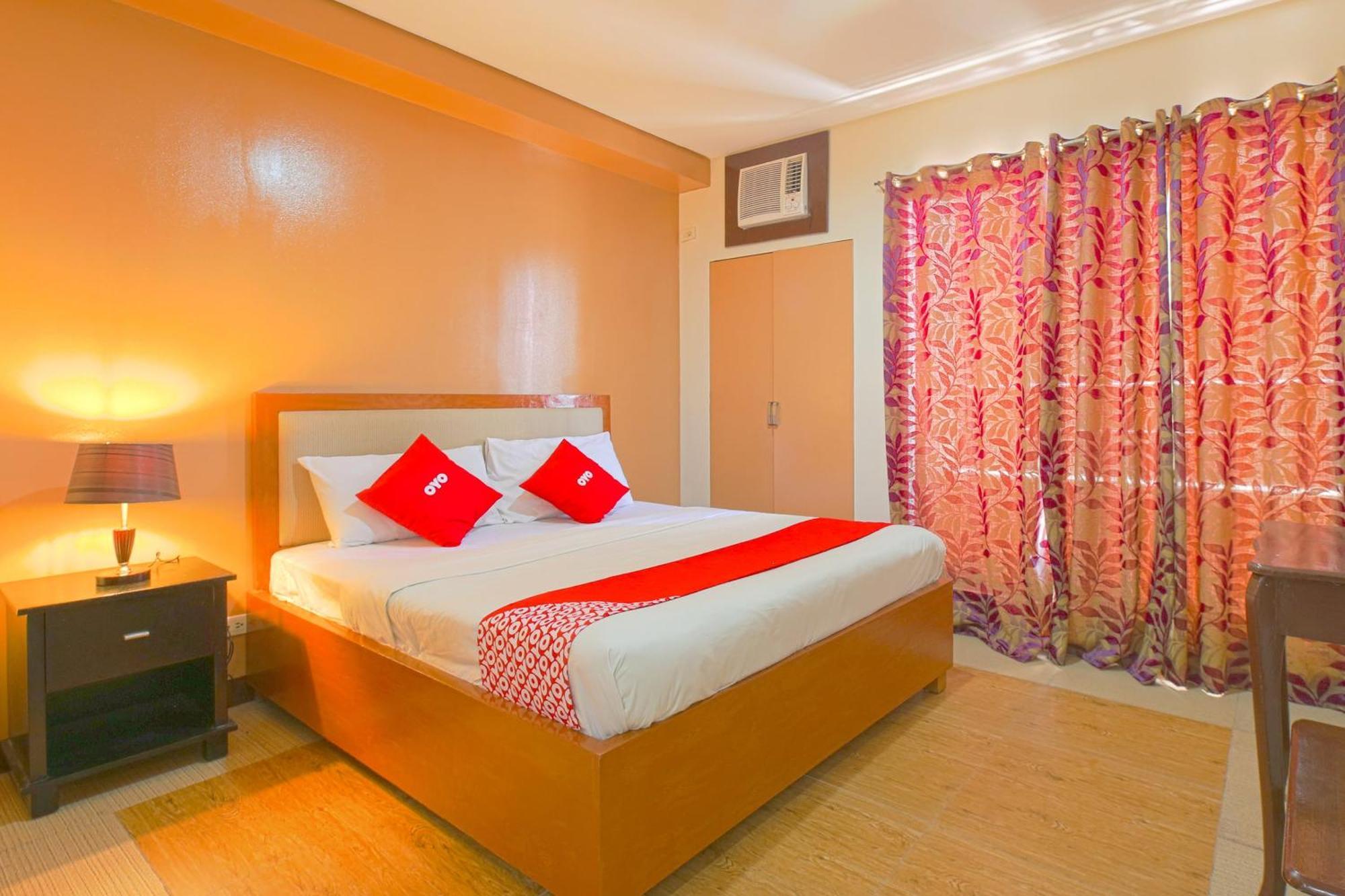 Oyo 769 Poblacion Suites Polaris Макати Экстерьер фото